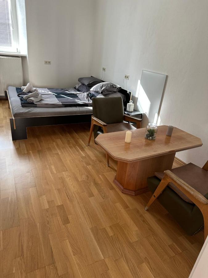 Central Plaza Mini Apartment 1 Bruck an der Leitha Exterior foto